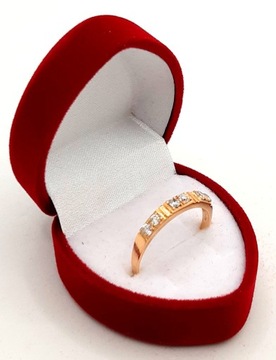 Złoty pierścionek z Cyrkoniami PR.585 W:1,68gr R.16 S