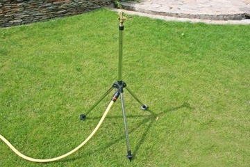 ZRASZACZ OGRODOWY OBROTOWY NA STATYWIE PULSACYJNY DO OGRODU TRAWNIK POLOWY