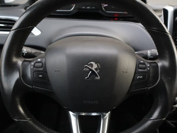 Peugeot 2008 I SUV Facelifting 1.2 PureTech 130KM 2017 Peugeot 2008 1.2 PureTech, Salon Polska, zdjęcie 15