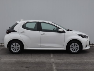 Toyota Yaris IV Hatchback 1.5 Dynamic Force 125KM 2023 Toyota Yaris 1.5 VVT-i, Salon Polska, zdjęcie 5