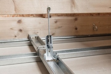 Вешалка поворотная с пружиной, профиль CD GK, 100 шт.