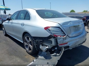 Mercedes Klasa E W213 2019 Mercedes-Benz Klasa E 2019 MERCEDES-BENZ E 300 2.0 Benzyna 241KM, zdjęcie 3