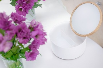 Органайзер для ванной с зеркалом для косметики.