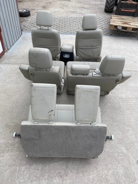 MITSUBISHI PAJERO IV SEDADLO SEDADLA POHOVKA KŮŽE SVĚTLÝ 7 OSOBNÍ