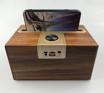 Мини-колонка Bluetooth с ретро-дизайном и FM-радио W06 светло-коричневого цвета