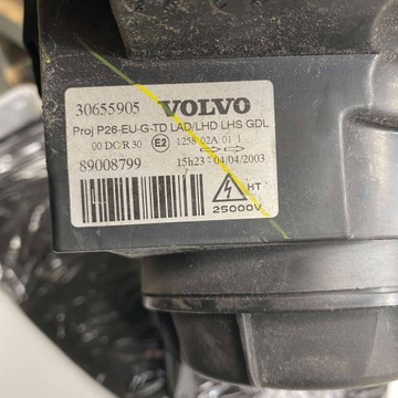 SVĚTLO LEVÝ PŘEDNÍ XENON PŘED FACELIFT V70 II XC70 S60 I
