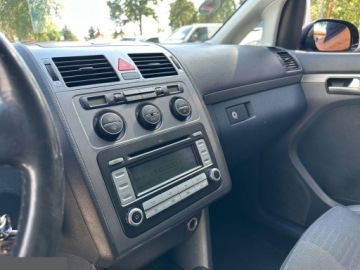 Volkswagen Touran I 2.0 TDI 170KM 2008 Volkswagen Touran 2.0 TDI DPF DSG Trendline 170KM 2008r, zdjęcie 16