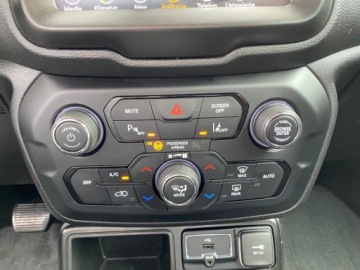 Jeep Renegade SUV 1.4 MultiAir 140KM 2018 Jeep Renegade AUTOMAT NAWIGACJA GRZANE FOTELE PARKTRONIC TEMPOMAT GWARANC, zdjęcie 10