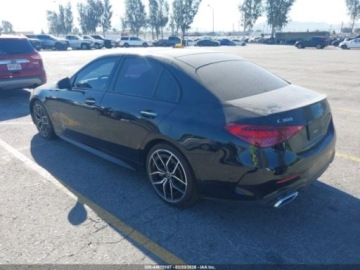 Mercedes Klasa C W206 Limuzyna 2.0 300 258KM 2022 Mercedes-Benz Klasa C MERCEDES-BENZ C 300 SEDAN 2.0 Benzyna 259KM, zdjęcie 4