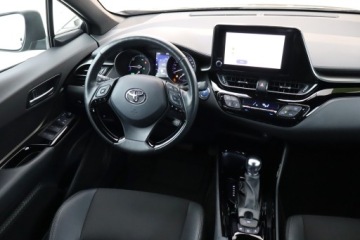 Toyota C-HR I Crossover Facelifting 1.8 Hybrid 122KM 2022 Toyota C-HR 1.8 Hybrid, Salon Polska, zdjęcie 6
