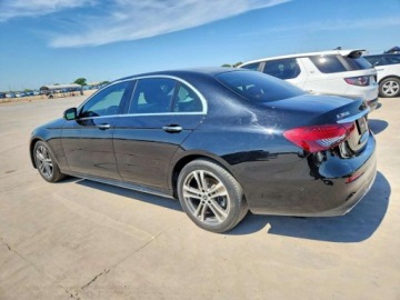 Mercedes Klasa E W213 2021 Mercedes-Benz Klasa E 2021 MERCEDES-BENZ E 350 4MATIC 2.0 Benzyna 250KM, zdjęcie 2
