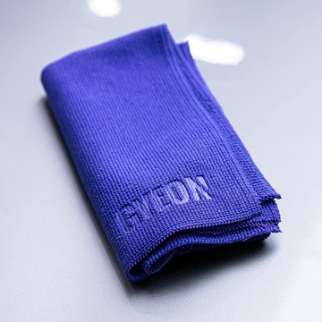 GYEON Bald Wipe EVO из бесшовного микроволокна для притирки покрытий и полировки.