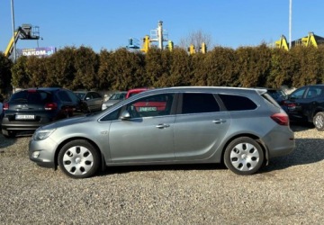 Opel Astra J Sports Tourer 1.7 CDTI ECOTEC 110KM 2012 Opel Astra 2012 r. 1.7 Diesel 110KM, zdjęcie 1