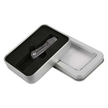 Походный нож с лезвием из дамасской стали.