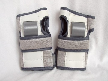 Шлем Rollerblade BLADERUNNER + защита для роликовых коньков PHASER G CUBE M