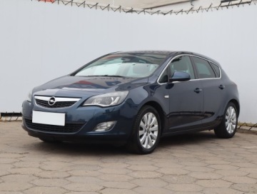 Opel Astra J Hatchback 5d 1.6 Turbo ECOTEC 180KM 2011 Opel Astra 1.6 T, Navi, Xenon, Klima, Klimatronic, zdjęcie 1