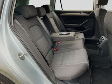 Volkswagen Passat B8 Variant Facelifting 2.0 TDI SCR 150KM 2022 Volkswagen Passat 2.0 TDI 150KM Business DSG SerwisASO Acc Led Nawi AppCon, zdjęcie 11