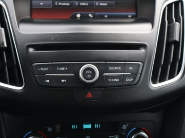 Ford Focus III Kombi Facelifting 1.0 EcoBoost 125KM 2015 Ford Focus 1.0 EcoBoost, Klima, Klimatronic, zdjęcie 12