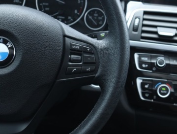 BMW Seria 3 F30-F31-F34 Touring Facelifting 2.0 320d 190KM 2017 BMW 3 320 d, 187 KM, Automat, Navi, Klima, zdjęcie 19