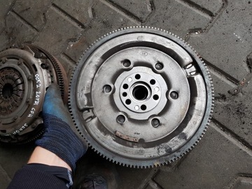 NISSAN PULSAR 14-18R 1.2 B DIG-T KOLO DVOUHMOTNÉ