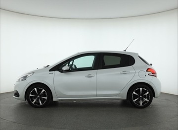 Peugeot 208 I Hatchback 5d Facelifting 1.2 PureTech 110KM 2018 Peugeot 208 1.2 PureTech, Salon Polska, zdjęcie 2