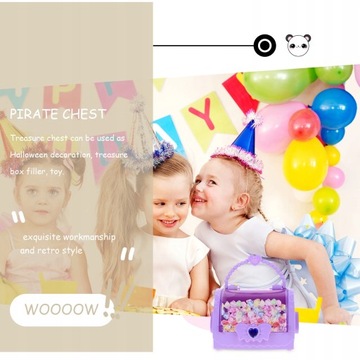 Сундук с сокровищами и пластиковыми игрушками.