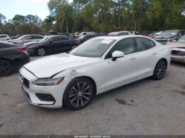 Volvo S60 III 2021 Volvo S60 T5 Momentum 2021 2.0 Benzyna 250KM, zdjęcie 1