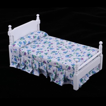 Миниатюрная односпальная кровать в спальне 1:12