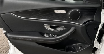 Mercedes Klasa E W213 Limuzyna 2.0 220d 194KM 2020 Mercedes-Benz Klasa E E220 4matic Od dealera Kamera cofania LED Martwe Pole, zdjęcie 11