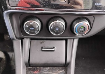 Toyota Corolla XII Sedan 1.6 Valvematic Dual VVT-i 132KM 2019 Toyota Corolla 2019r, 1.6 Benzyna. Uszkodzone boki. Jezdzi. 1.6 Benzyna, zdjęcie 13