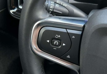 Volvo XC40 Crossover Facelifting 2.0 B4 197KM 2022 Volvo XC 40 B4 Core R-Design Pack, Tempomat, Kamera, HK, Podgrzewane fotel, zdjęcie 19