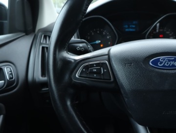 Ford Focus III Hatchback 5d facelifting 1.0 EcoBoost 100KM 2015 Ford Focus 1.0 EcoBoost, Salon Polska, Klima, zdjęcie 16