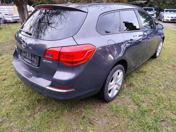 Opel Astra J Sports Tourer Facelifting 1.4 Turbo ECOTEC 120KM 2014 Opel Astra 1.4 Turbo Energy 120KM 2014r, zdjęcie 2