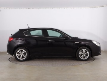 Alfa Romeo Giulietta Nuova II Hatchback 5d Facelifting 2.0 JTD 16v 170KM 2014 Alfa Romeo Giulietta 2.0 JTDM, 167 KM, Automat, zdjęcie 5
