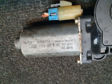 MERCEDES-BENZ ML W163 2002 MOTOREK ZVEDÁNÍ OKNO DVEŘE ZADNÍCH