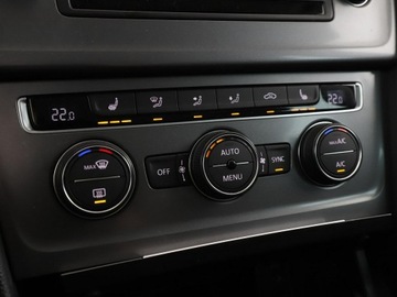 Volkswagen Golf VII Variant 1.4 TSI BlueMotion Technology 125KM 2016 Volkswagen Golf Comfortline PDC grzane fotele, zdjęcie 24