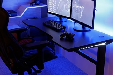 Игровое кресло и письменный стол для геймера — отличный игровой набор