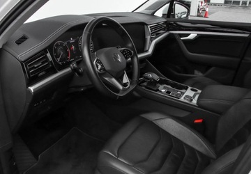 Volkswagen Touareg III SUV 3.0 V6 SCR TDI 231KM 2022 Volkswagen Touareg 3.0 TDI 231KM Tiptronic, Reflektory LED Matrix, Kamera, zdjęcie 9