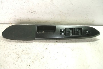 FIAT SEDICI PŘEPÍNAČ ZVEDÁNÍ SKEL LEVÝ PŘEDNÍ