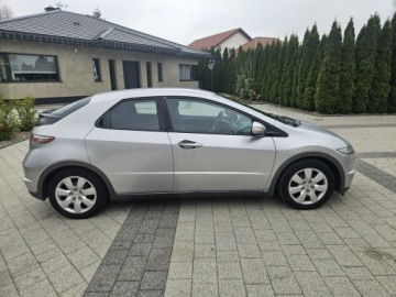 Honda Civic VIII Hatchback 3d 1.4 i-VTEC 100KM 2010 Honda Civic 1.4 100 KM Klima, Elektryka, Zadbany, zdjęcie 3