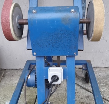 Ленточная шлифовальная машина на две ленты длиной 2,5 м.