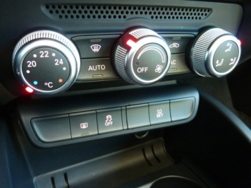 Audi A1 I Hatchback 3d 1.6 TDI 105KM 2011 Audi A1 3-drzwiowe 1.6 TDI, zdjęcie 24