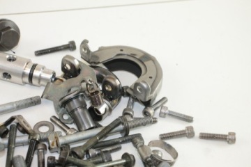 БОЛТЫ ДВИГАТЕЛЯ YAMAHA R6 RJ01 RJ03 98-02