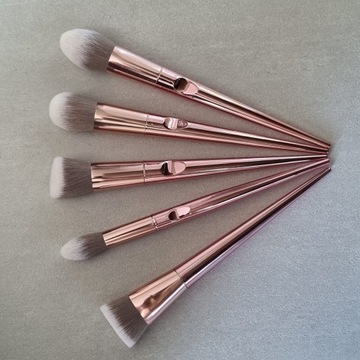 НАБОР ПРОФЕССИОНАЛЬНЫХ КИСТЕЙ ДЛЯ МАКИЯЖА Набор кистей из 10 шт.