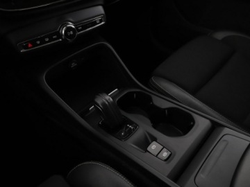 Volvo XC40 Crossover 2.0 T4 190KM 2018 Volvo XC 40 2.0T4 Automat Momentum Nawigacja, zdjęcie 30