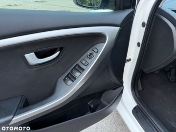 Hyundai i30 II Hatchback 3d 1.6 GDI 135KM 2013 Hyundai i30 Hyundai i30 blue 1.6 GDI YES Gold 1.6 Benzyna 135KM, zdjęcie 23