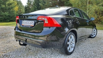 Volvo S60 II Sedan Facelifting 2.0 D3 DRIVE-E 150KM 2015 Volvo S60 2.0 D3 150KM # Momentum # NAVI # Automat, zdjęcie 1