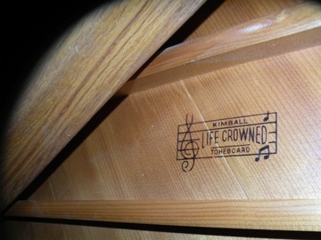 Стилизованное пианино KIMBALL, производство США.