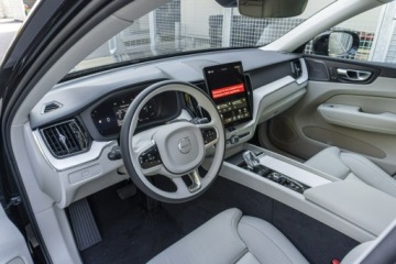 Volvo XC60 II 2025 Volvo XC 60 Plus Dark B5 AWD mild hybrid Benzyna, zdjęcie 12