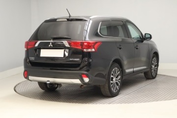 Mitsubishi Outlander III 2016 Mitsubishi Outlander 2.2 DI-D, 7 miejsc, VAT 23%, zdjęcie 4